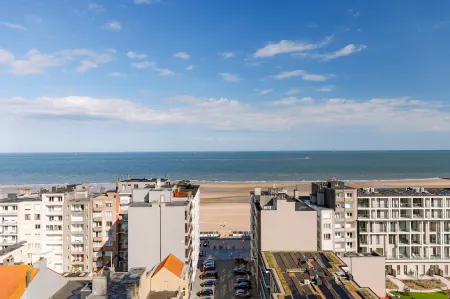 Huswell - Spacious Apartment with Huge Terrace with Sea View