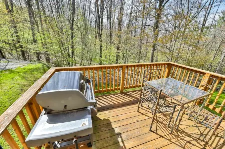 Hunter Mountain Ski House - Tesla Charger