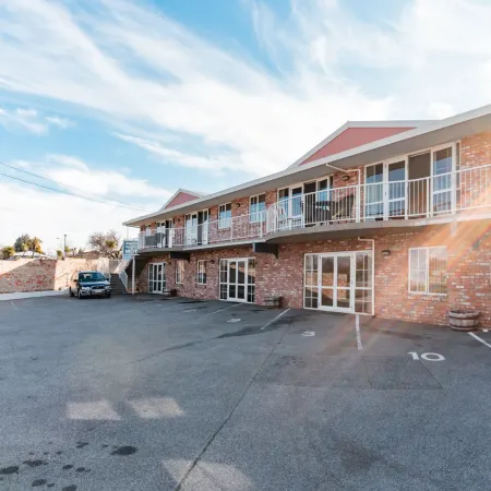 Alexandra Heights Motel
