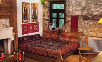 260m2 Unique Mountain House in Lilea Parnasos