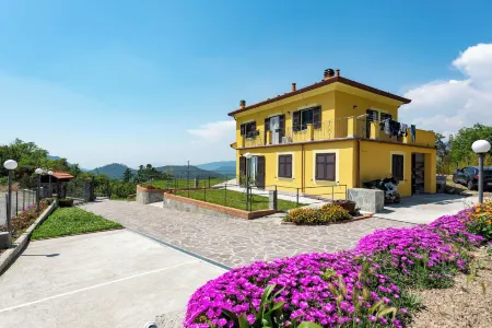 Joivy Villa Guanna - Charming Flat with Garden