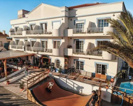 Malacuna Peniche Hotels in Ferrel