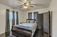 Cozy 3Br Westland Retreat 3 Bedroom Home by RedAwning Hotels in Westland