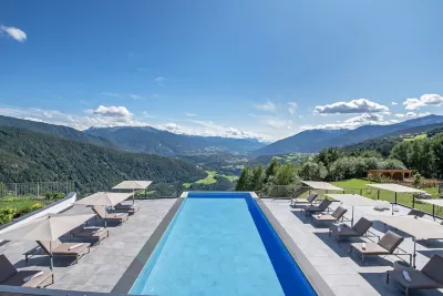 Panoramahotel Huberhof Hotel in zona Sentiero dei mulini