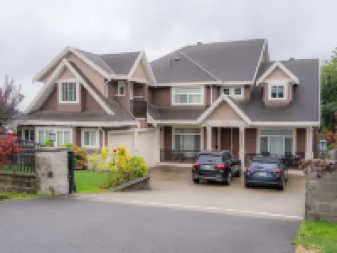 Vancouver Yuelai Guesthouse Hotels in Coquitlam