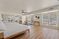 7Br Lake Retreat for Family Friendsgiving #NH Hotel a Warr Acres