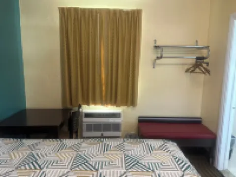 Tropical Palm Motel Hotels near Caloosahatchee Creeks Preserve West