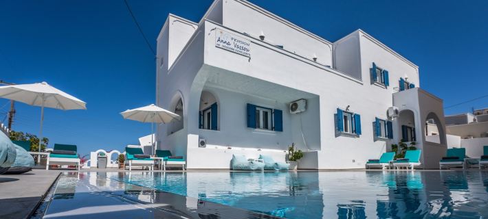 Anna's Hotels in Santorini