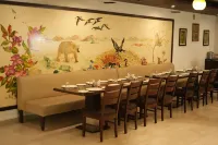 Hotel Clarks Collection Bhavnagar - breakfast