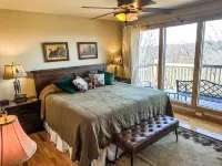 Tanasi Lodge - Reunions, Retreats, Weddings, Family Getaways - Mountain view
