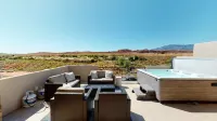 Luxurious Hot Tub Haven - Rooftop Fire Pit, Mountain Views Hotels in Washington