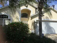Tranquil Pool Haven and Golf Course Access - Beautiful Family Retreat Hotels in Davenport