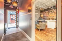 Unique Loft-Inspired Space and Designated Parking - Eclectic Sanctuary