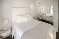 Charming 3 bedroom Beach House Hotels in Mission Beach