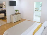 Charming 3-bedroom house with Pool & AC & WiFi in fantastic Port St. Lucie