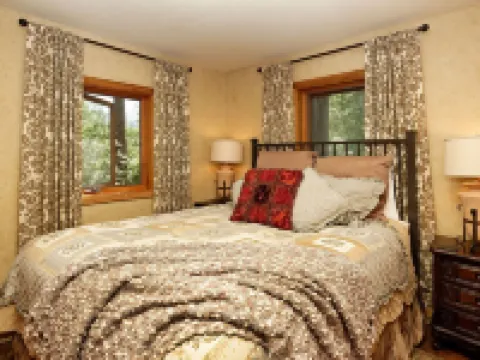 Luxurious Riverfront Cabin on the Frying Pan River - 1 block to Basalt 巴索爾特酒店