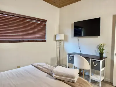 Kaweah Luxe Getaway with Laundry Hotels near Macy's