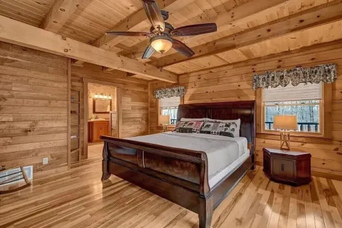 Treehouse Lodge: Luxury Log Cabin Retreat in Hocking Hills