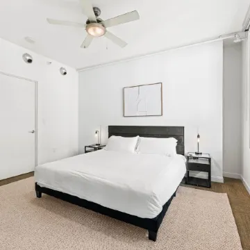 Modern 1-Bedroom City View High Rise Condo with Balcony Gym Pool Free Parking