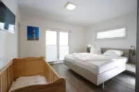 Four-window villa with private swimming pool, cinema, sauna for 14 people Hotels in Hohenkirchen