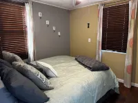 Charming cottage minutes away from Downtown