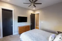 Modern Farmhouse Style, 4-bedroom home, downtown Durham, large private yard