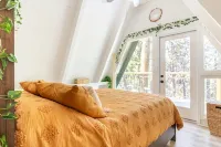 Cozy A-Frame High in The Tree Tops