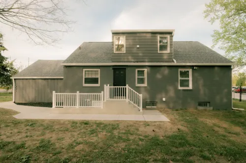 Modern Comforts with Smart Amenities - Stylish Cozy Oasis