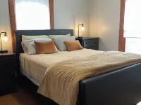 Charming 2-bedroom house in lovely Algona with WiFi, AC Hotels in Algona