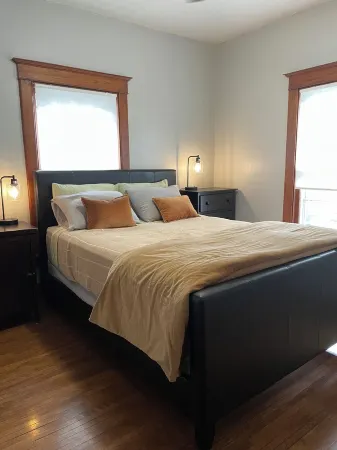 Charming 2-bedroom house in lovely Algona with WiFi, AC Отели в г. Алгона