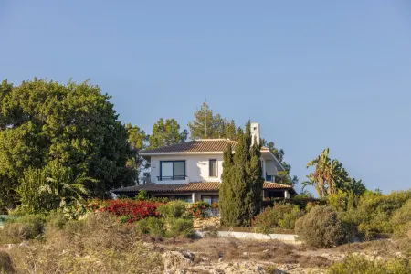 Ayia Napa Sycamore Seaview Отели рядом с достопримечательностью «Морские пещеры-гроты Айя-Напы»