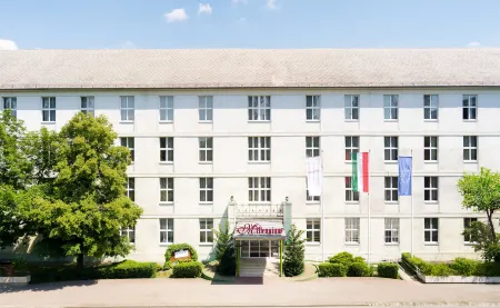 Hotel Millennium