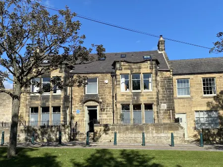 Lairds House Отели рядом с достопримечательностью «Azure Garden Centre & Cafe»