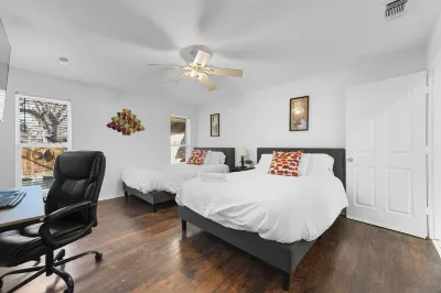Diamond Waters near DFW & Stadium with Private Pool