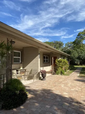 Warm Mineral Springs Cozy Waterfront Apartment