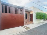 Charming 3-bedroom house with WiFi and AC in Santa Ana, El Salvador