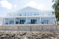 A beautiful oceanfront condo in the heart of George Town