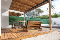 Brand new luxury 3-bedroom 3-bathroom home features  Pool, AC, WIFI, near beach  호텔