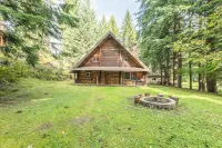 Log Cabin Near Mount Rainier, Sleeps 8, Fireplace and Fire Pit
