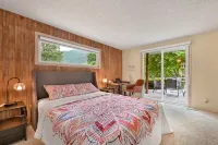 Relaxing Lakeside Bungalow, Walking distance to Lake Samish Park