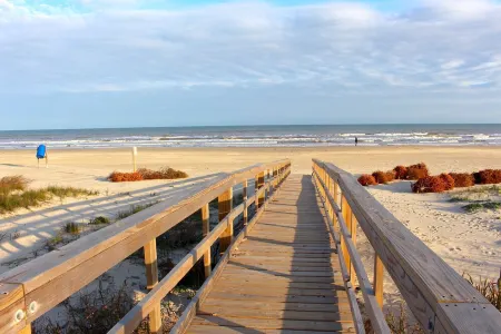 Cozy Beach House with Fantastic Beach and Bay View!
