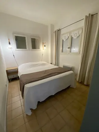 BEAU T2 SAINTE MAXIME - SEA AND TOWN CENTER ON FOOT Отели рядом с достопримечательностью «Eglise Sainte-Maxime»