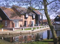 Cosy and comfortable Riverside Cottage in Wroxham, the Gateway to the Broads