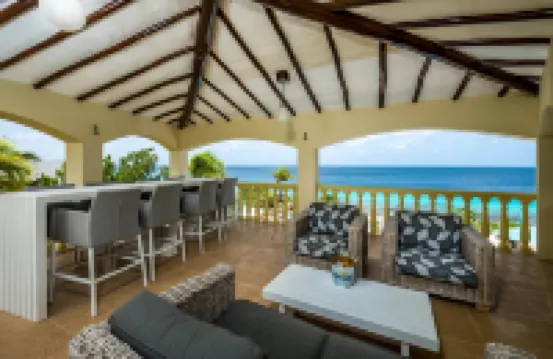 Sophisticated Oceanfront Villa, Beach Access