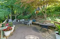 Waterfront Hillside Villa- Resort where luxury & nature unite Hotels in 