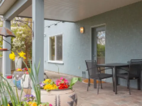 Victoria, ~BC~ - Fully Furnished-Self Contained Garden Suite サーニッチのホテル