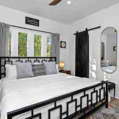 Paso Robles Bungalow -Deck/Fire Pit Rooms