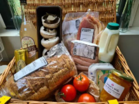 Rowan Tree Lodge with Hot Tub, a beautiful Woodland Retreat in Shropshire