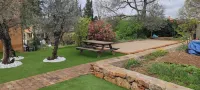 Charming stone-built 2-person apartment, in a quiet location with pool access.