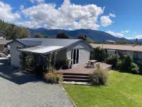 Hui Hui House-Family Friendly Holiday Home- the Gate Way to Milford & Fiordland.